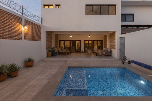 Casa La Paz with pool, patio and bbq grill