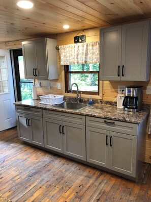 ثلاجة، ميكروويف، فرن، موقد طهي مسطح