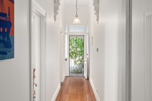 Alkira House Victorian Retreat in Leafy Hawthorn