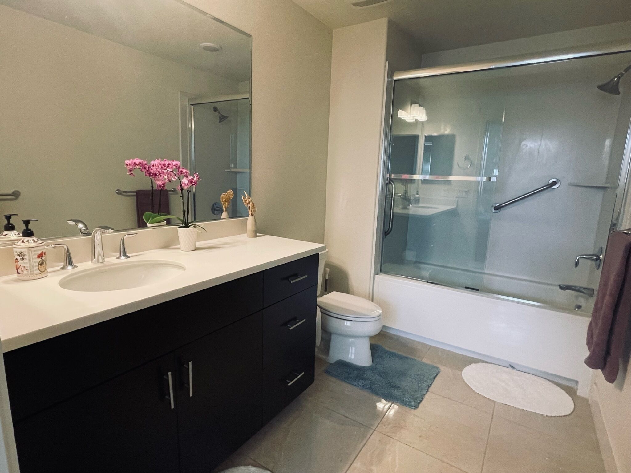 Beautiful Modern 2bed/2ba Condo in Alameda