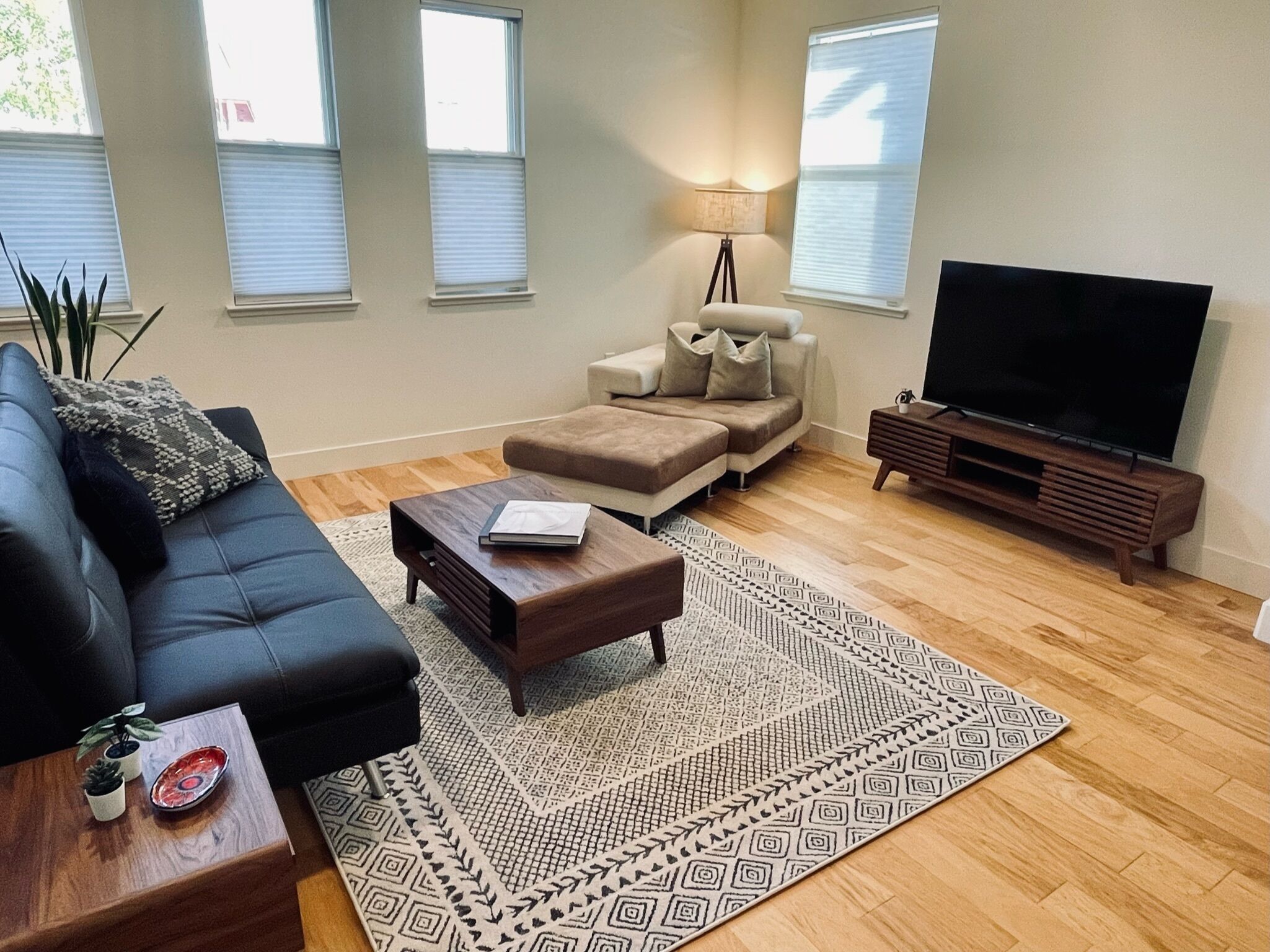 Beautiful Modern 2bed/2ba Condo in Alameda