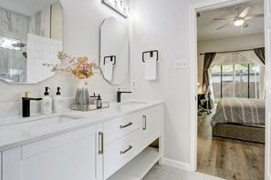 3 bedrooms, in-room safe, desk, iron/ironing board - ❤️modern 5☆accommodation in 3B2B✔King size bed✔ BBQ✔ pet friendly✔5 mi to Domain (Austin)