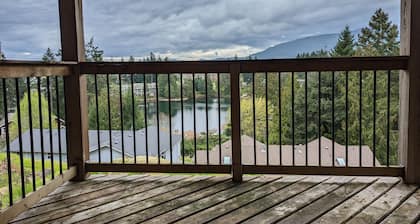 Crystal Hollows Lake View