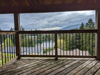 Crystal Hollows Lake View