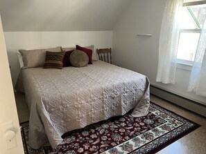 2 bedrooms, desk, iron/ironing board, WiFi