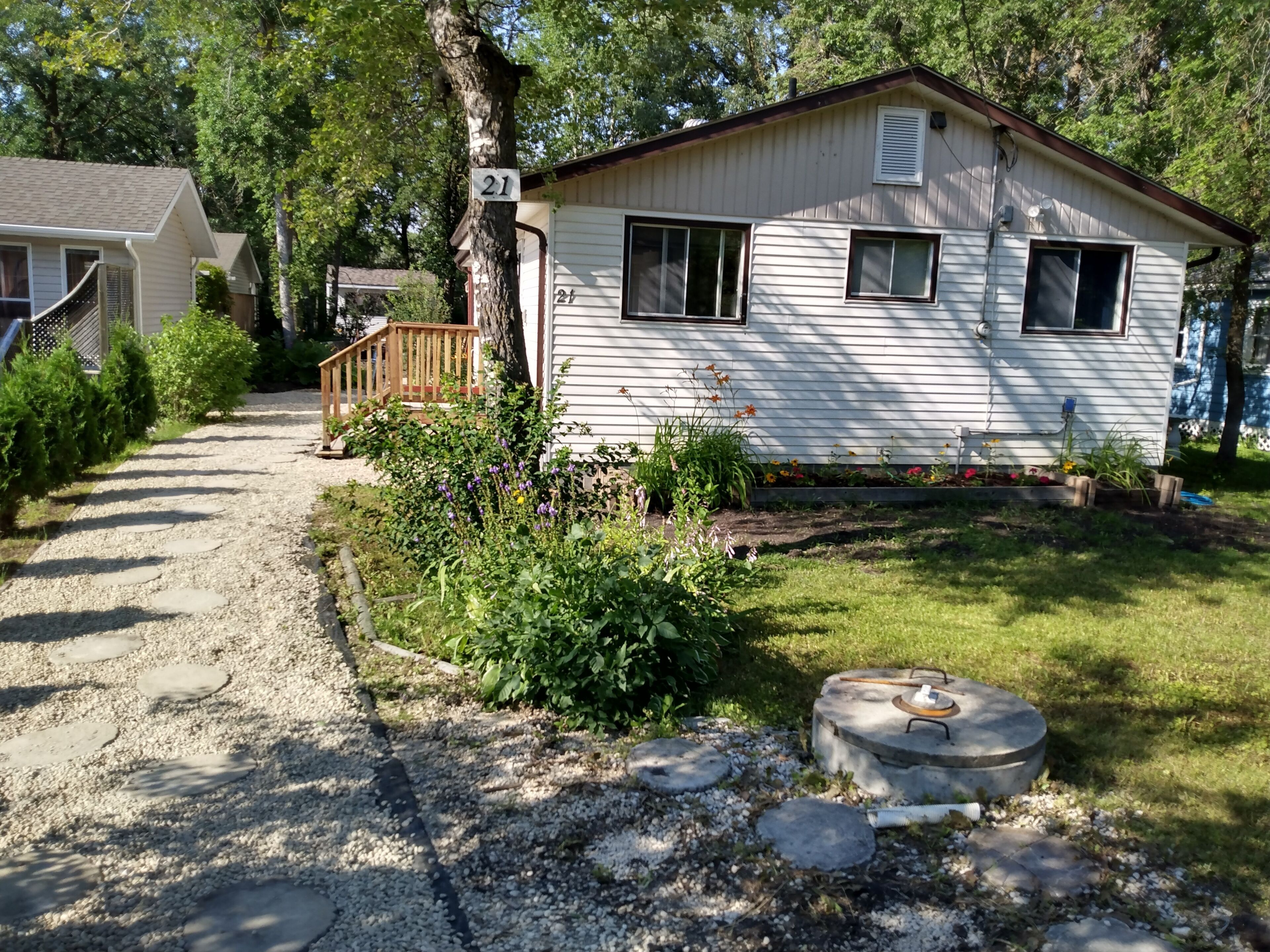 Peaceful Cottage in Ponemah - 5 min walk to Lake Winnipeg!