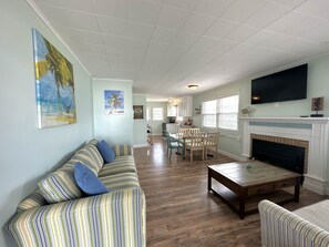 TV - The Reef Apartments Unit #2 - Downtown - Bayside (Ocean City)