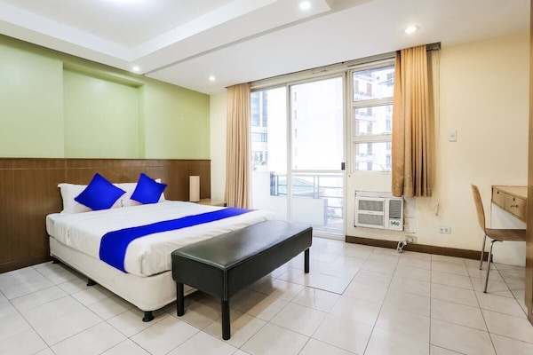 Standard Oda | Ayrı ayrı dekore edilmiş, masa, güneşlik/perde