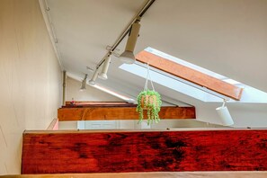 Refrigerador con congelador, microondas, horno y parrilla de estufa 