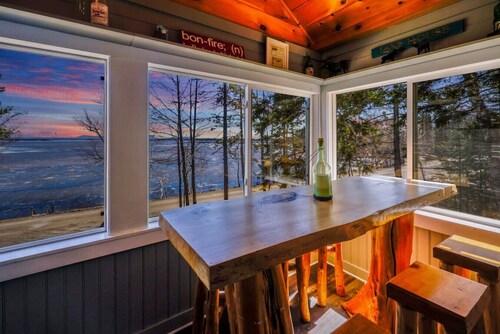 Rockwood Hills · Lake House: Private Dock | Pet-Friendly | Kayaks | Fire-Pit