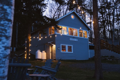 Rockwood Hills · Lake House: Private Dock | Pet-Friendly | Kayaks | Fire-Pit