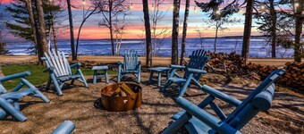 Rockwood Hills · Lake House: Private Dock | Pet-Friendly | Kayaks | Fire-Pit