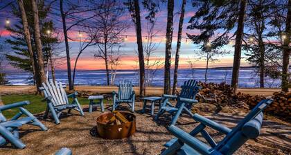 Rockwood Hills · Lake House: Private Dock | Pet-Friendly | Kayaks | Fire-Pit