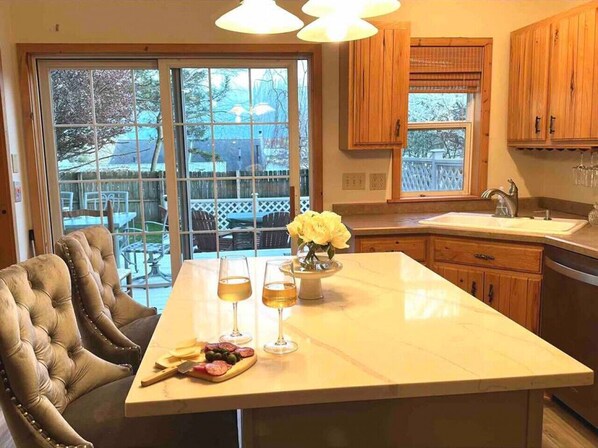 Interior - New remodel, 3 min walk to beach, hot tub, pets ok (South Haven)