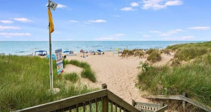 New remodel, 3 min walk to beach, hot tub, pets ok