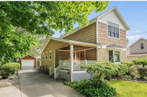 Exterior - New remodel, 3 min walk to beach, hot tub, pets ok (South Haven)