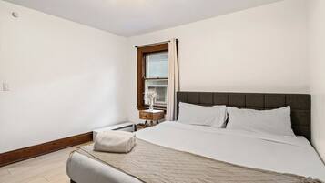 5 habitaciones, tabla de planchar con plancha, wifi y ropa de cama