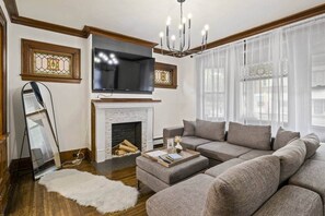 TV - 5 br|Parking | Mins to RIT, UR & Strong (Rochester)