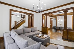 TV - 5 br|Parking | Mins to RIT, UR & Strong (Rochester)