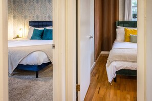 3 bedrooms, iron/ironing board, travel cot, free WiFi - Blackberry Grove 2.0acre+BBQ+FirePit+CornHole+Pets+NewRiverGorge National Park (Oak Hill)