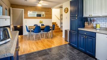 冰箱、微波炉、烤箱、炉灶