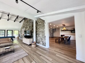 TV connectée, livres, écrans d'ordinateur, imprimantes