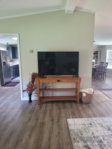 Minutes from Beach and The Redwoods