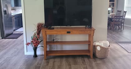 Minutes from Beach and The Redwoods