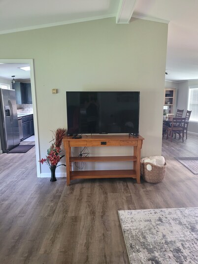 Minutes from Beach and The Redwoods