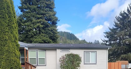 Minutes from Beach and The Redwoods