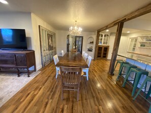 Dining - Charming Spacious Country Home 15 min from Logan. (Paradise)