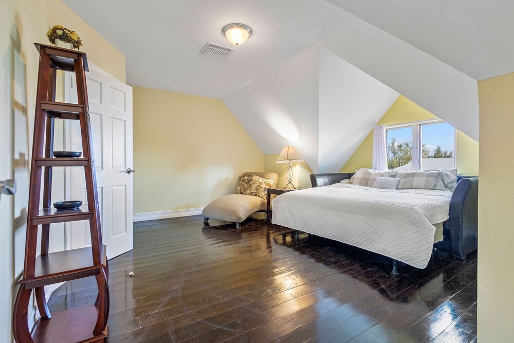 Family Vacation, Big Condo, 4BDR, ALBANY RESORT Adelaide Vrbo