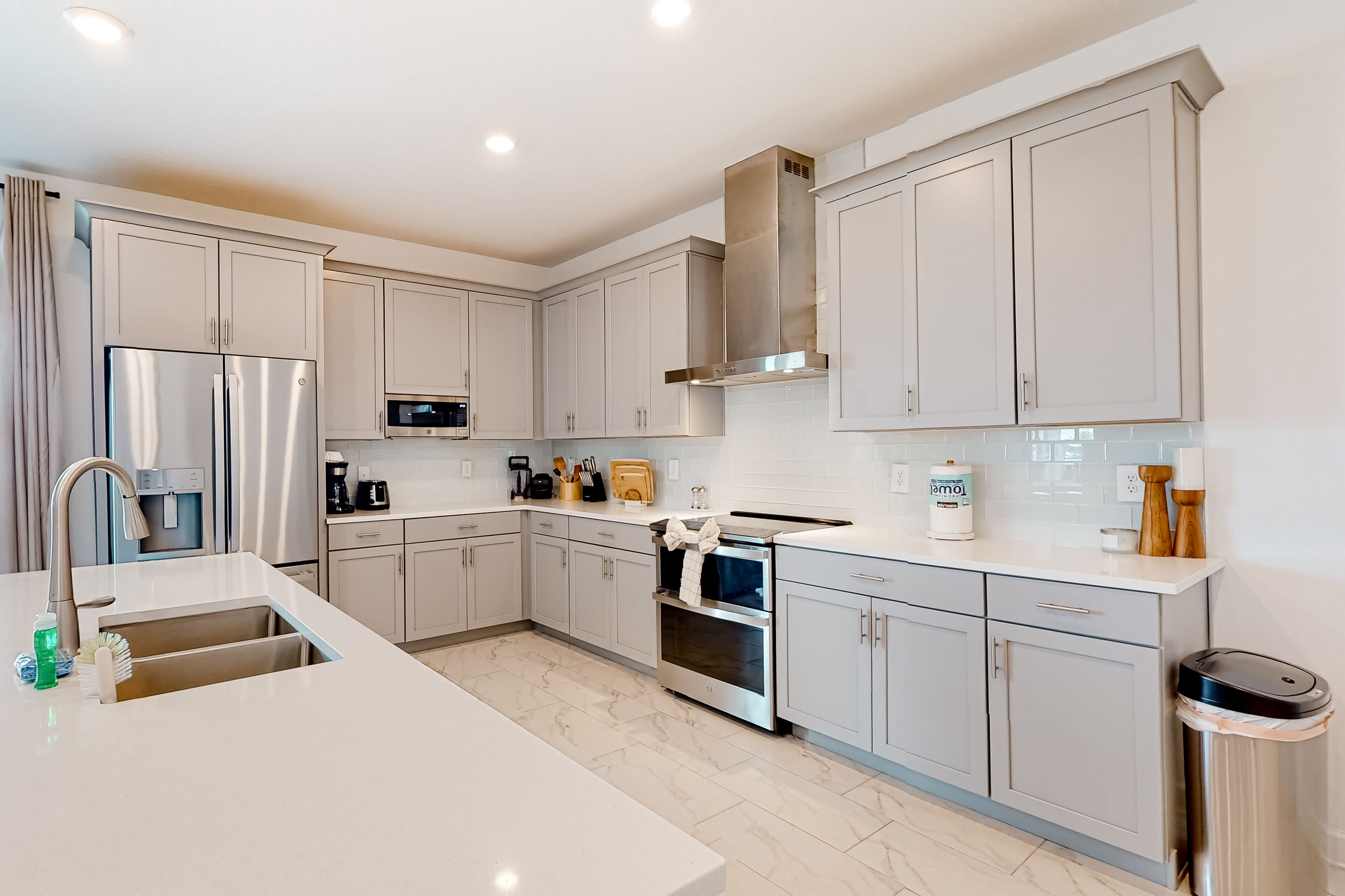 Luxury home with a pool, game room, gourmet kitchen, & AC - private beach access