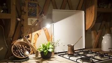 Réfrigérateur, four, plaque de cuisson, grille-pain