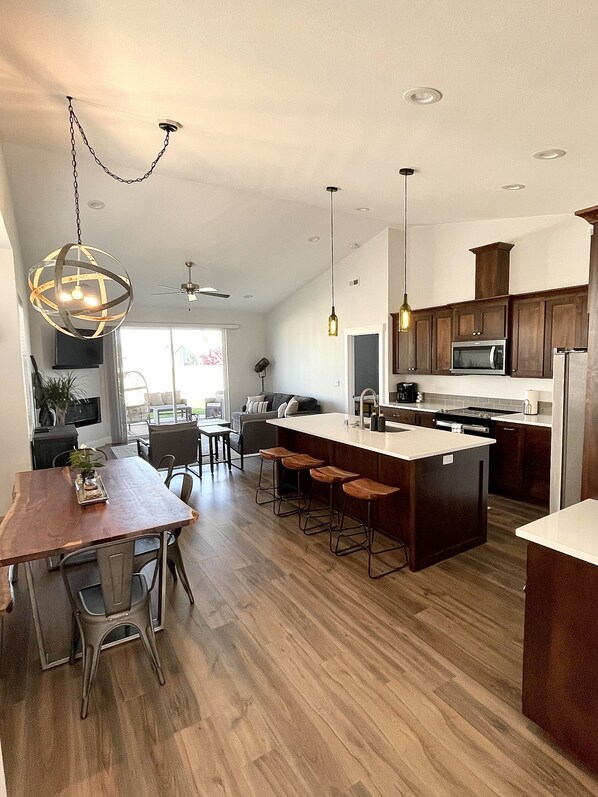 المنشأة من الداخل