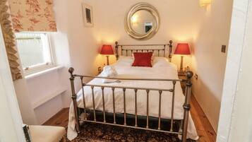 2 bedrooms, in-room safe, desk, iron/ironing board