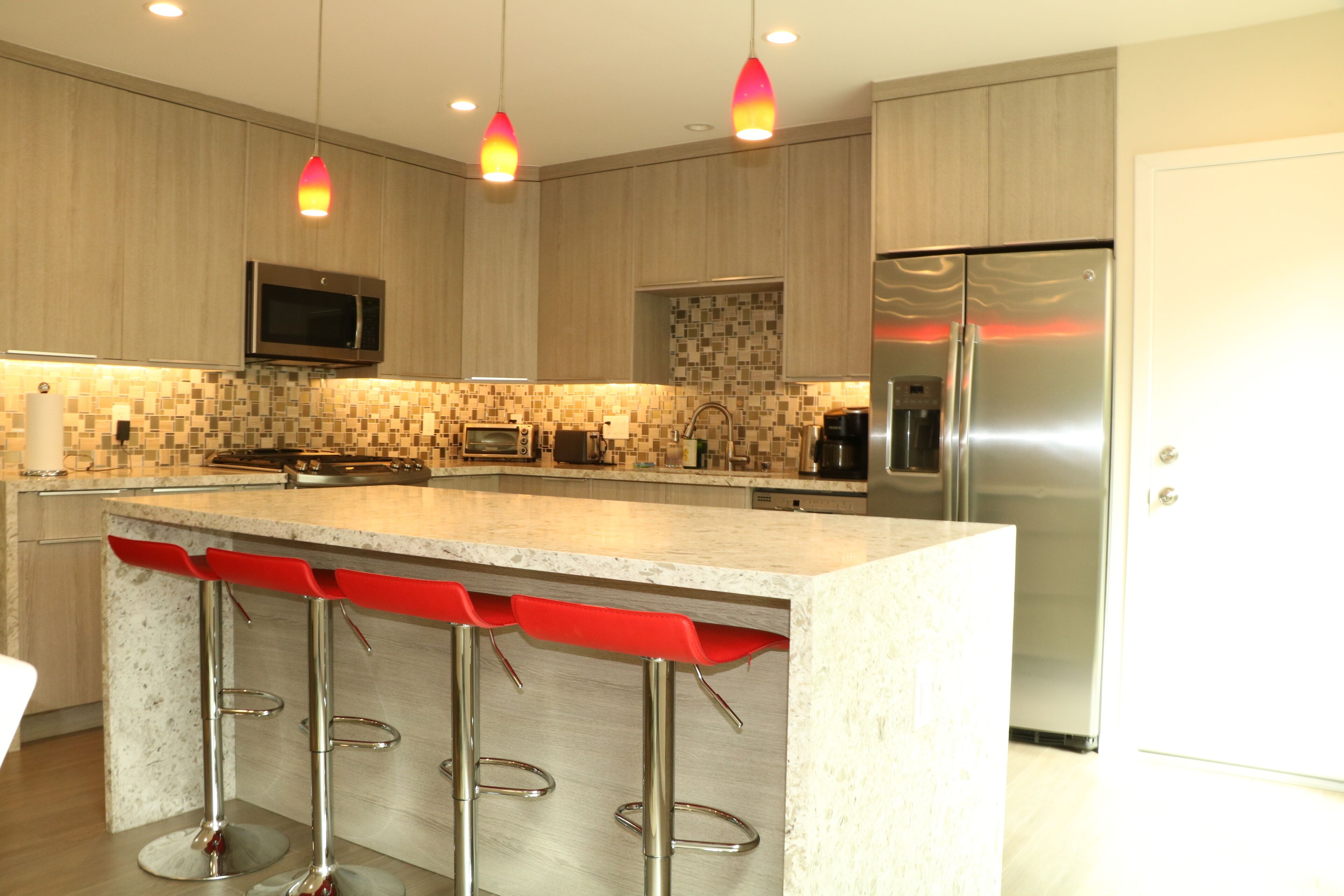 Beautifully Remodeled 4BR Home-Outdoor Dining BBQ