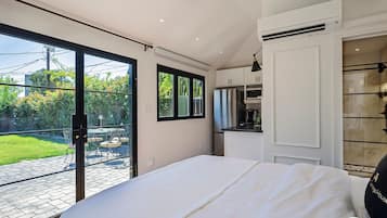 1 bedroom, in-room safe, iron/ironing board, free WiFi