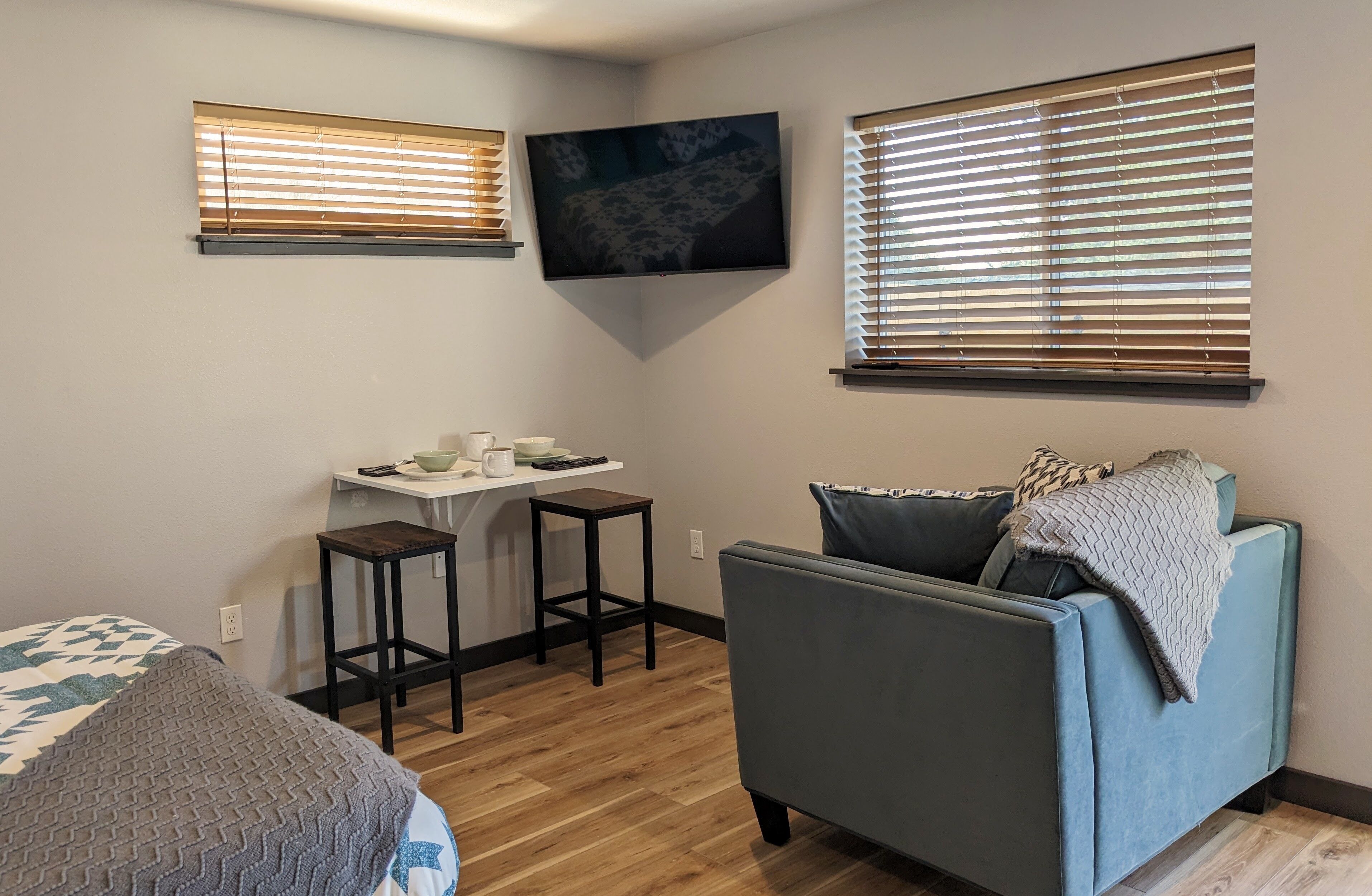 Modern, pet-friendly, private - with free EV charger level 2