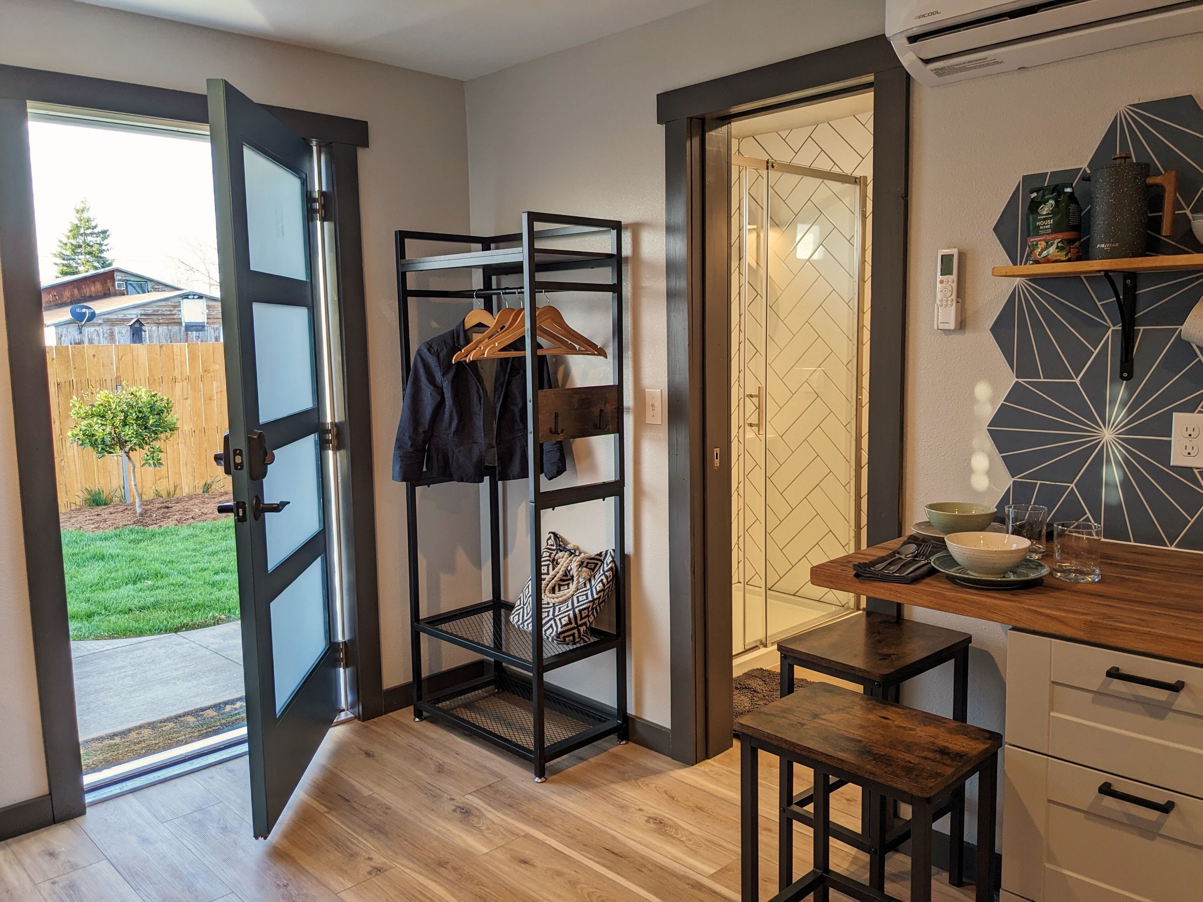 Modern, pet-friendly, private - with free EV charger level 2