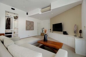 TV - Bumbak Street Canggu - Villa Papaya (Bali)