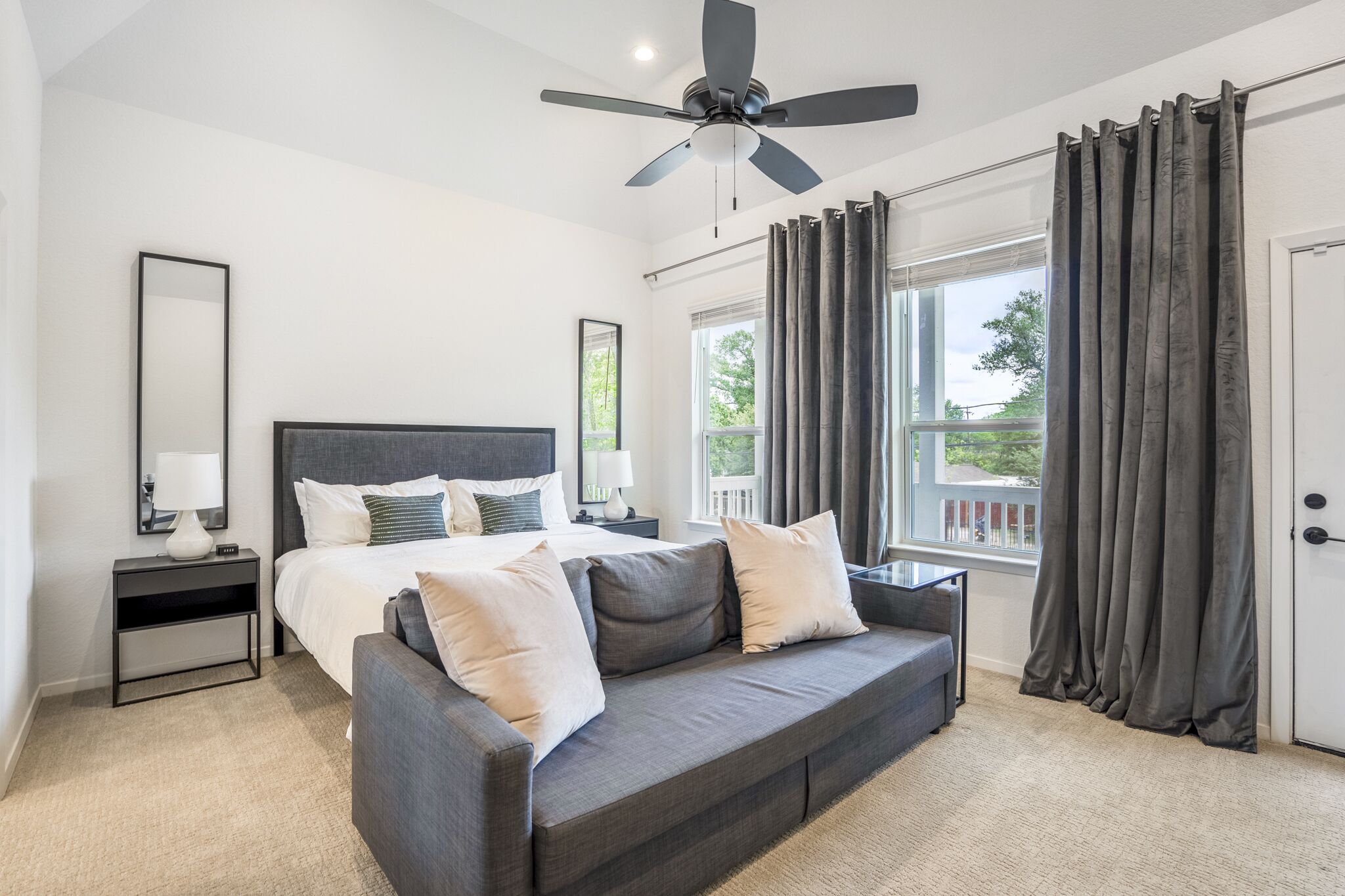 4 bedrooms, desk, iron/ironing board, travel crib