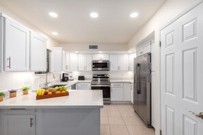 Microonde, forno, piano cottura, lavastoviglie