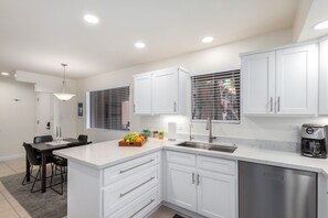 Microonde, forno, piano cottura, lavastoviglie