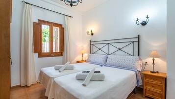 4 slaapkamers, een strijkplank/strijkijzer, gratis wifi, beddengoed