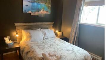 3 bedrooms, iron/ironing board, travel crib, free WiFi