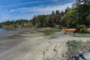 Beach nearby - Wake Up to the Ocean View Suite A (Nanoose Bay)