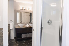 Unclassified image, 4 of 38, button