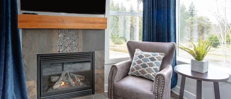 Televisión, chimenea y tenis de mesa