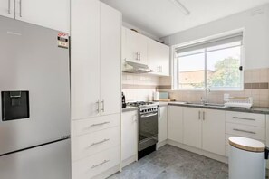 Fridge, microwave, oven, stovetop - Luxurious 2BR: Near Showgrounds & Racecourse! (Moonee Ponds)